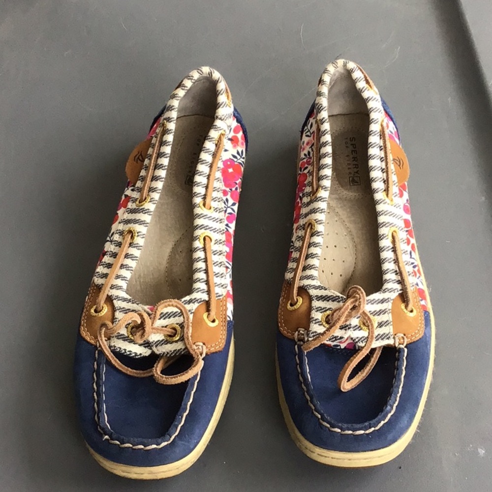 Sperry Topsider’s size 7 1/2 good condition.